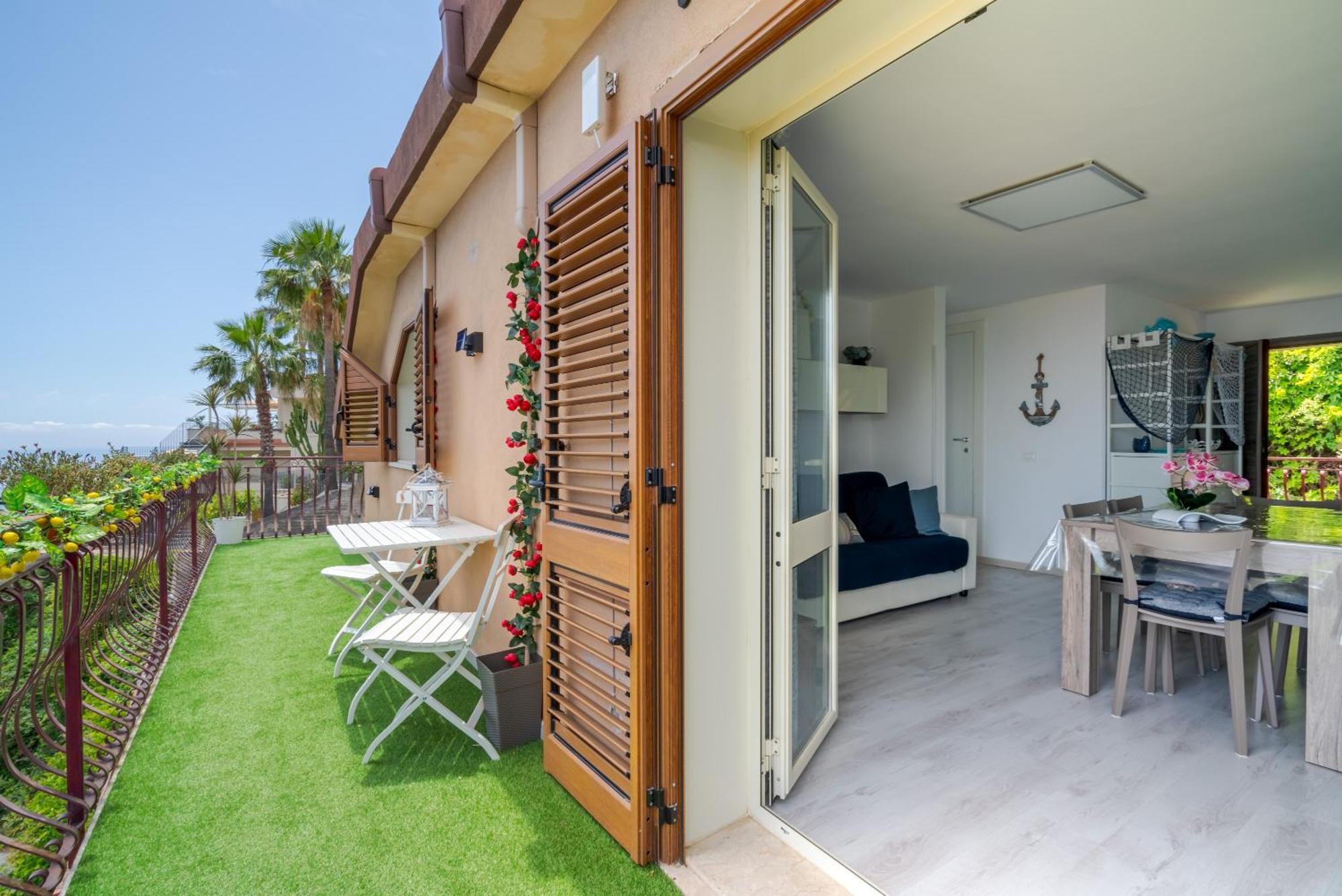 La Goccia Sul Mare Apartment Letojanni Exterior photo